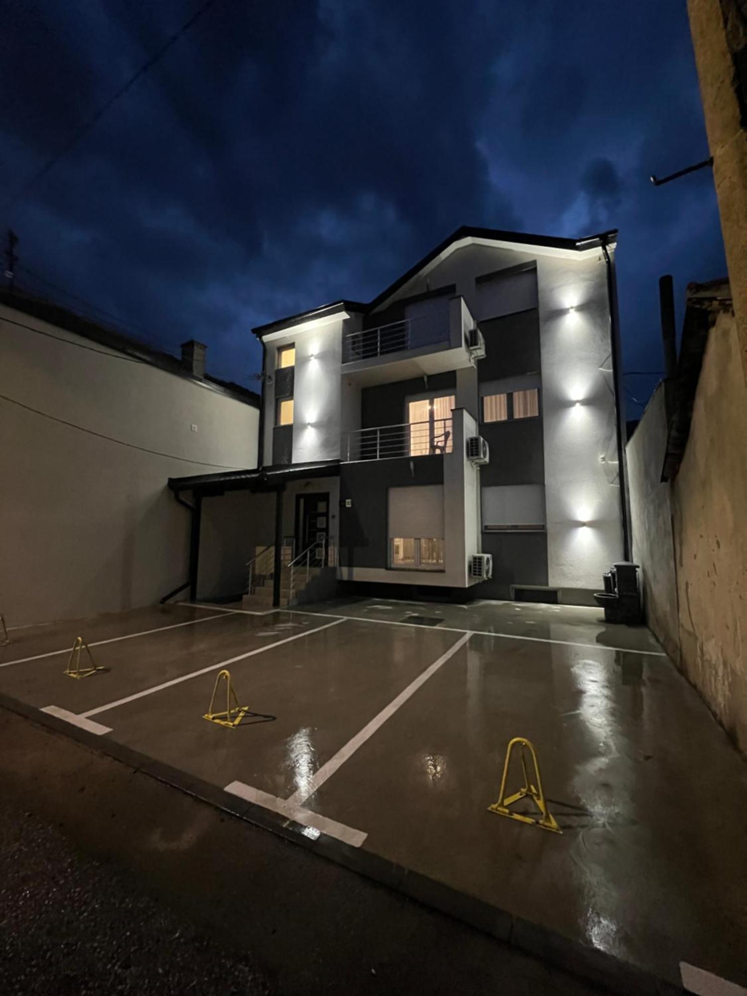 Milos - Centar Grada Free Parking Apartment